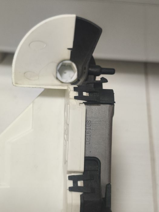 Лівий дверний замок до Пежо Партнер (кузов В9))