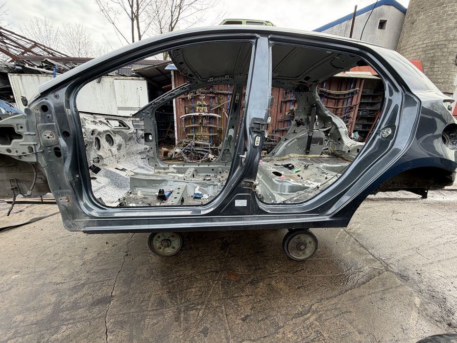 Próg Mazda 2 DE lewy prawy Mazda II słupek