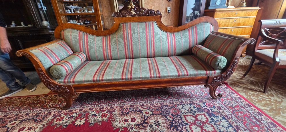 Stara sofa Biedermeier