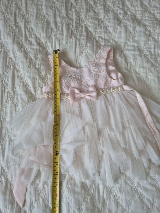 Ніжна святкова сукня, 74 р