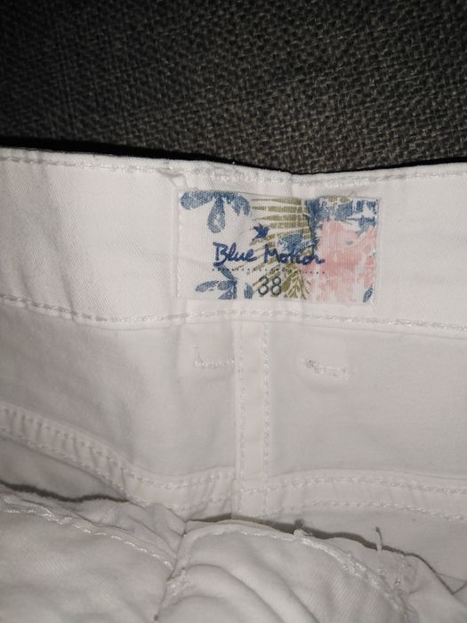 Spodenki krótkie białe 38  koronka haft blue motion