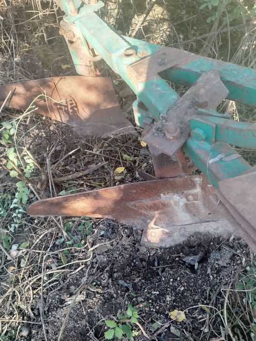 Продаю плуг трьох корпусний