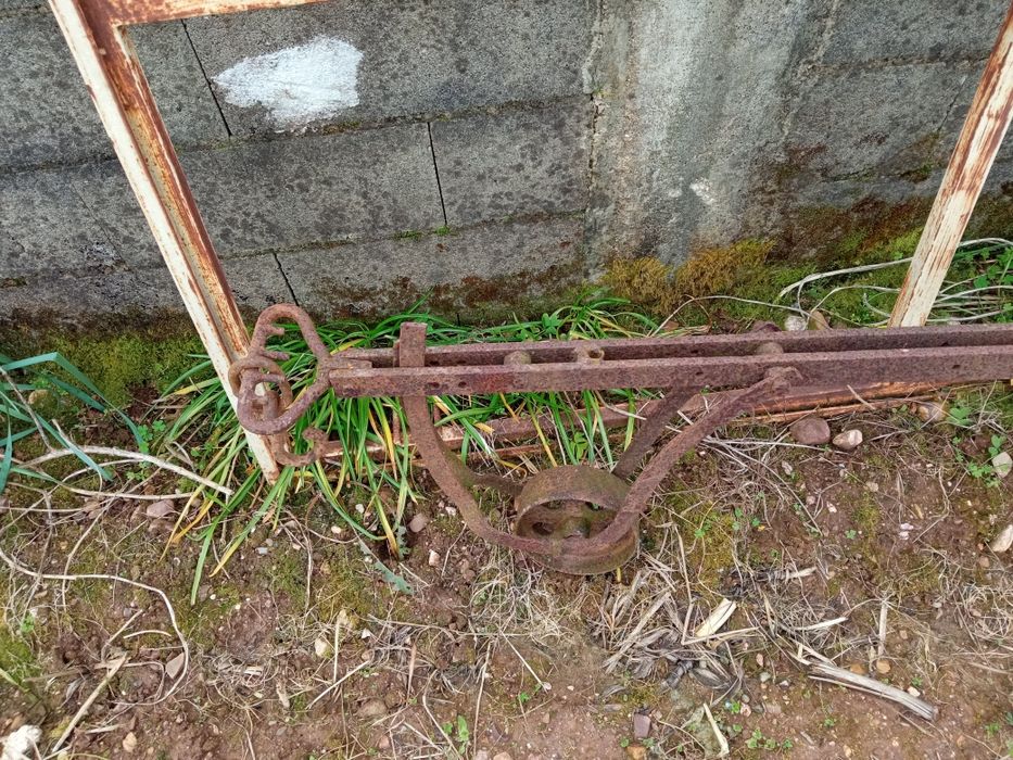 Charrua de bois em ferro de uma aivaca