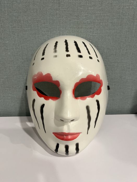 Маска в стилі кабукі