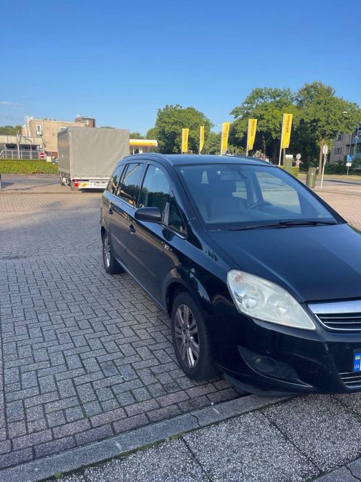 Отдам под выкуп Опель Zafira