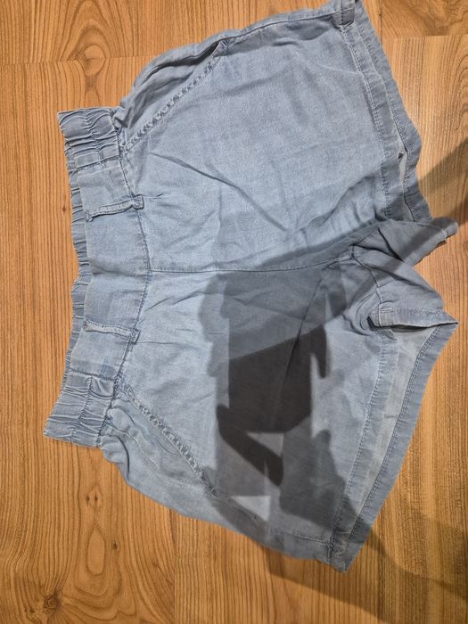 Materiałowe krótkie spodenki esmara 164cm