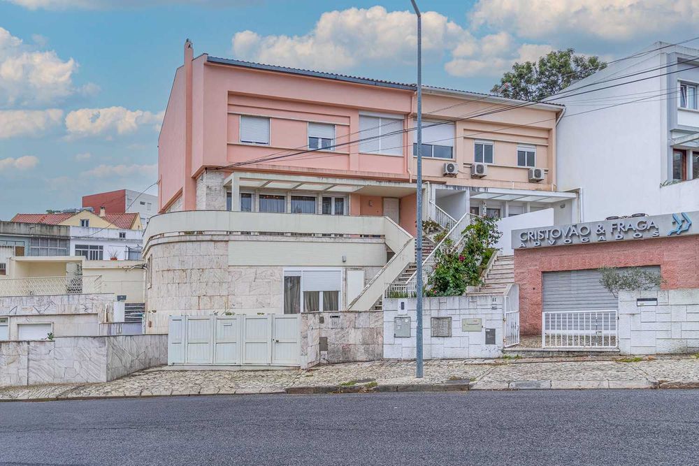 Moradia T5 Junto ao Parque das Nações   *** Oportunidade***