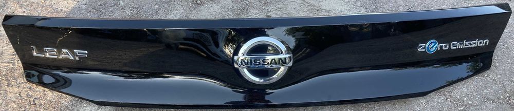 Nissan Leaf ZE1 908105SA0A Накладка кришки багажника
