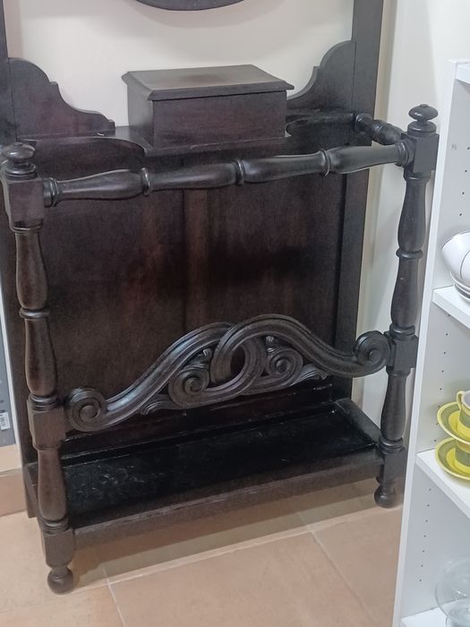 Bengaleiro em madeira e couro