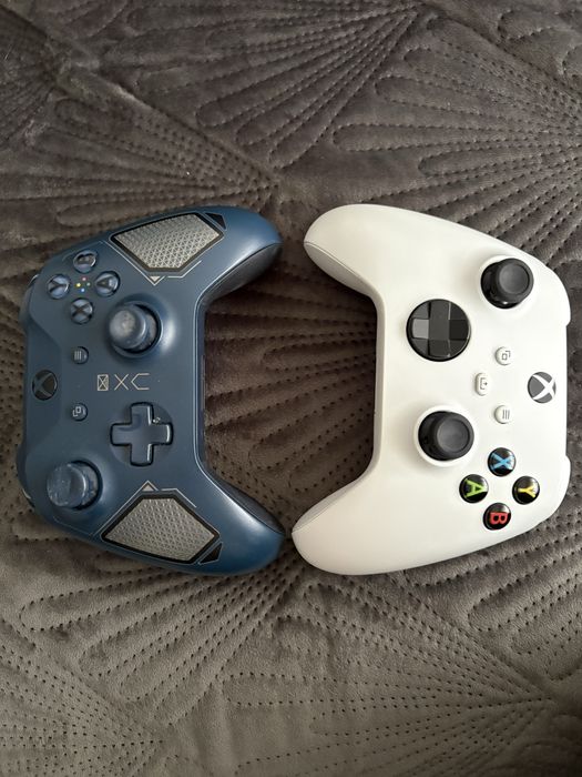 Xbox one com dois comandos