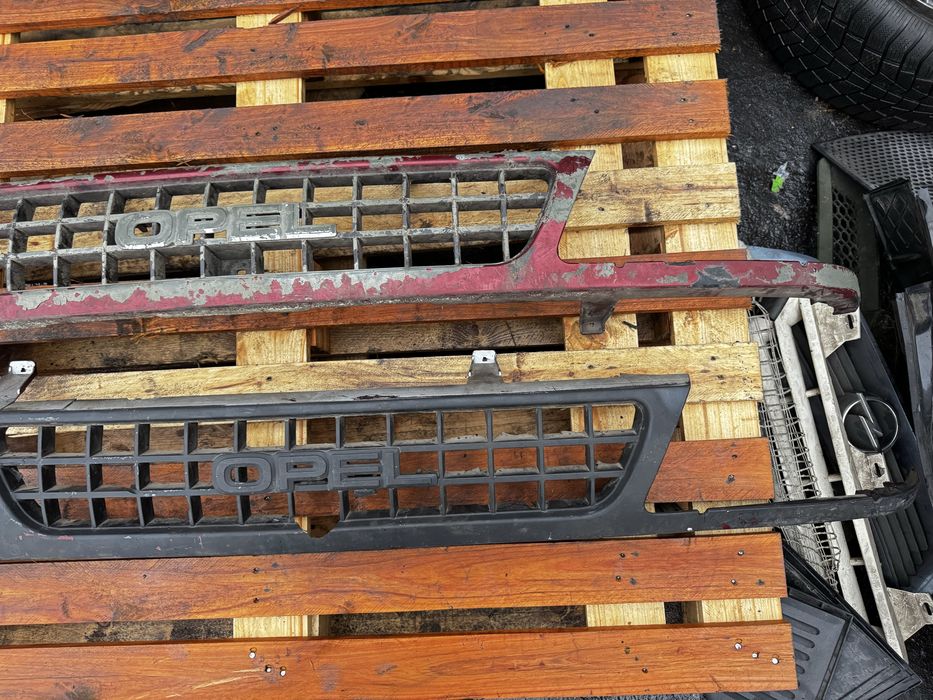 Решітка радіатора опель фронтера а opel frontera a