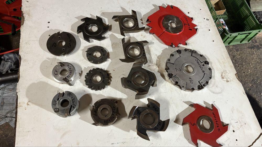 Regulowany frez do widlic