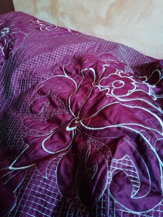 Dwustronna narzuta na łóżko