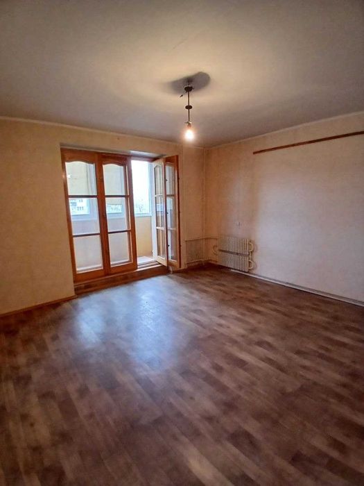 Продам 3к.кв. Салтівка 604 м/р пр.Тракторобудівників      50000 у.е.  M