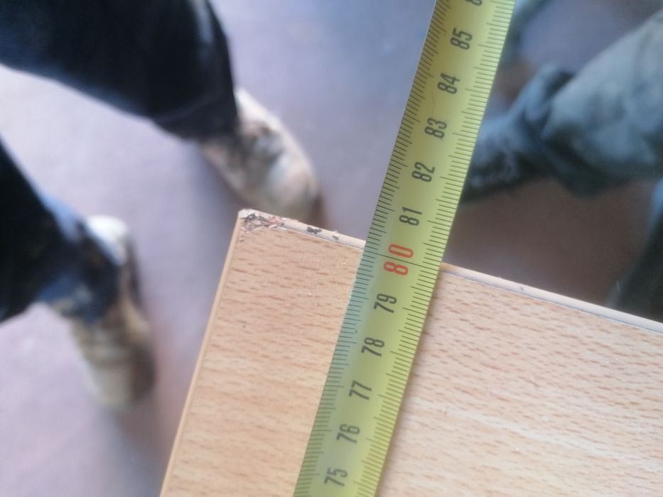 Secretaria em bom estado. Dimensão média.