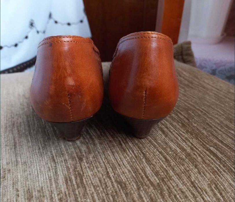 Жіночі шкіряні туфлі привезені із закордону