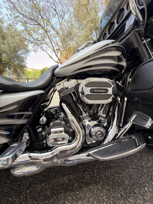 Harley-Davidson Street Glide CVO 2015 – Full Extras