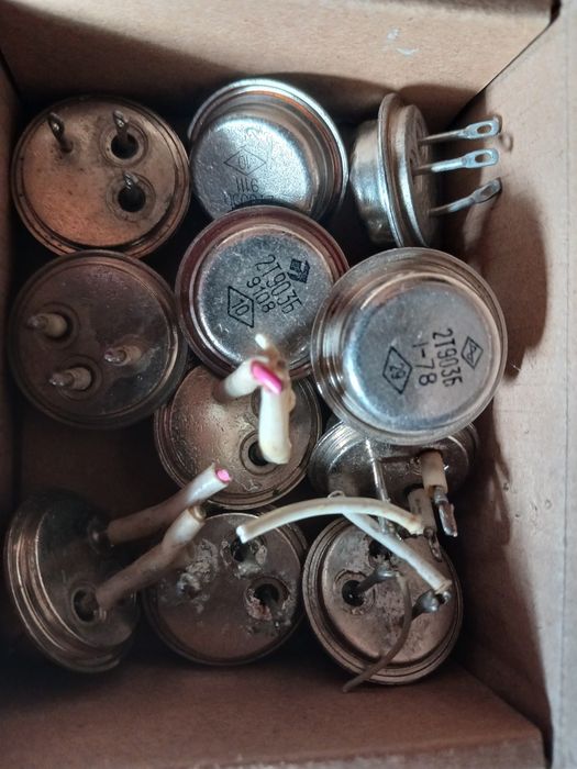 Транзисторы 2Т809А 2Т903Б 2Т818А КТ819 КТ828А П605А КТ935А КТ903 КТ825