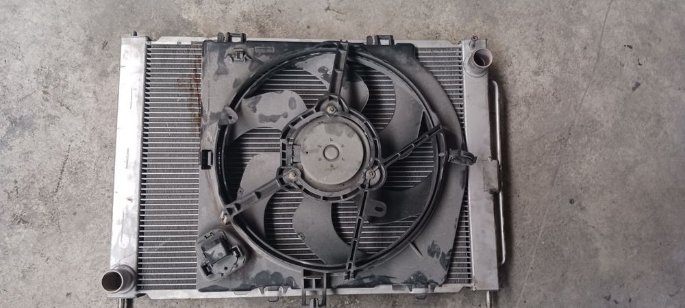 Radiador renault 1500 dci em bom estado. Bom preço.