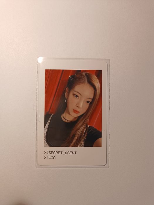 Karta Lia Itzy secret agent