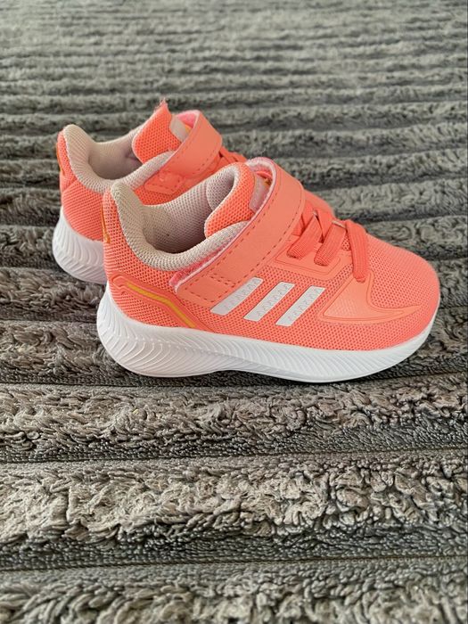 Кросівки Adidas на дівчинку