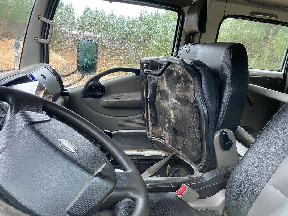 Nissan Cabstar avariada