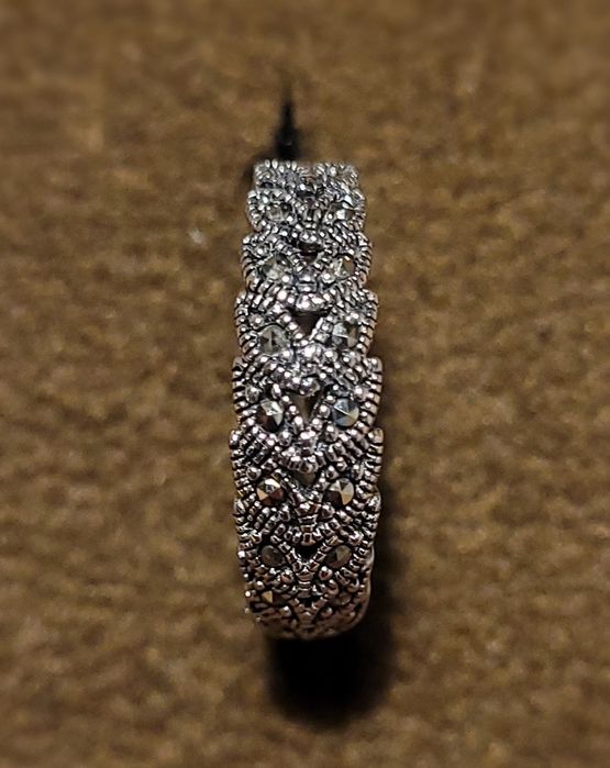 Pierścionek srebrny z markasytami