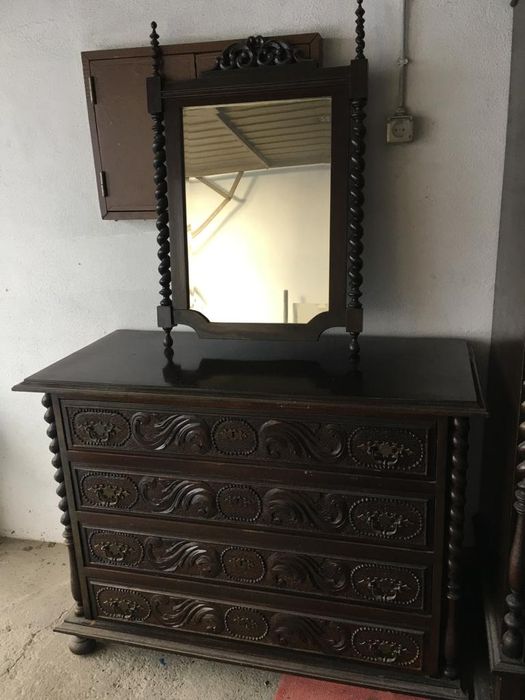 Mobilia de quarto estilo século XVII