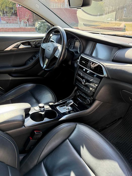 Продам Infiniti QX30