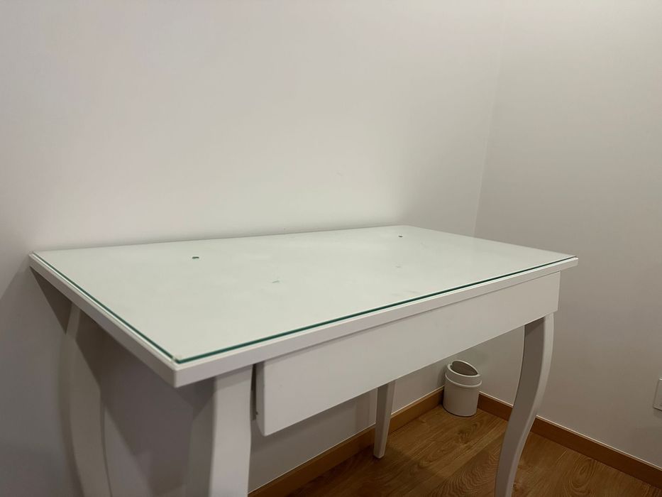 Secretaria com vidro