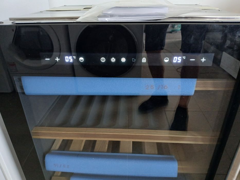 Новий Холодильник для вина smeg cvi338xs з Німеччини