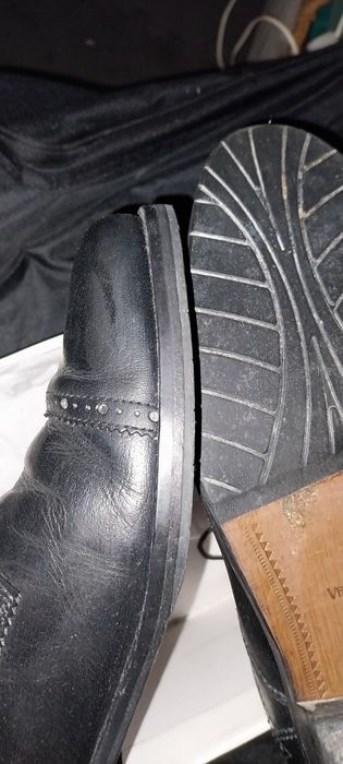 Sapatos em pele novos n.41