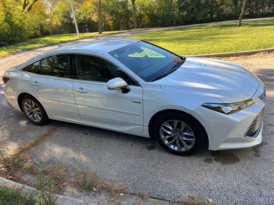 Toyota Avalon Hybrid XLE      2021