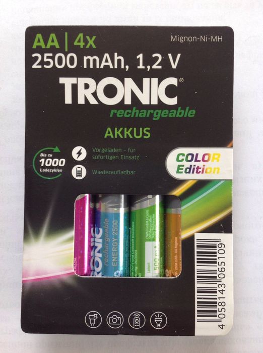 Акумуляторні батареї типу АА та ААА.