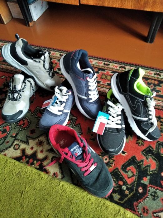 Продам новые кроссовки 38 размер