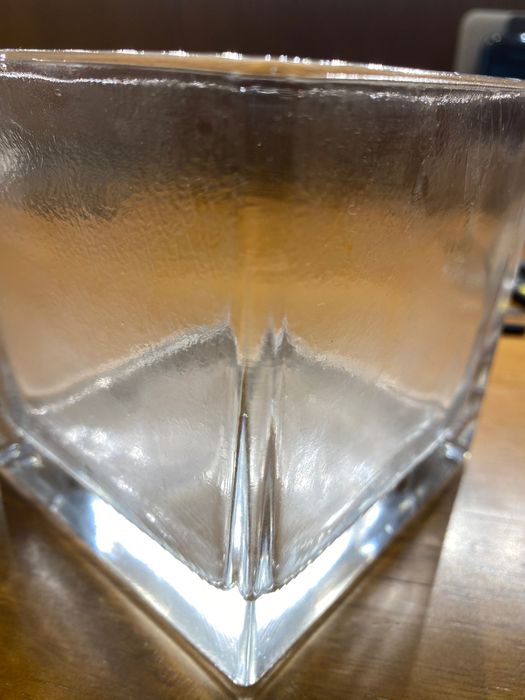 Vaso quadrado em vidro