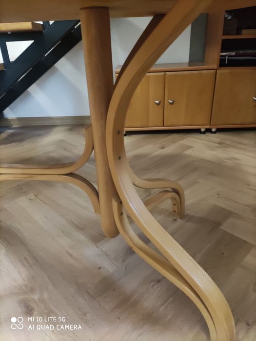 Stół z drewna bukowego