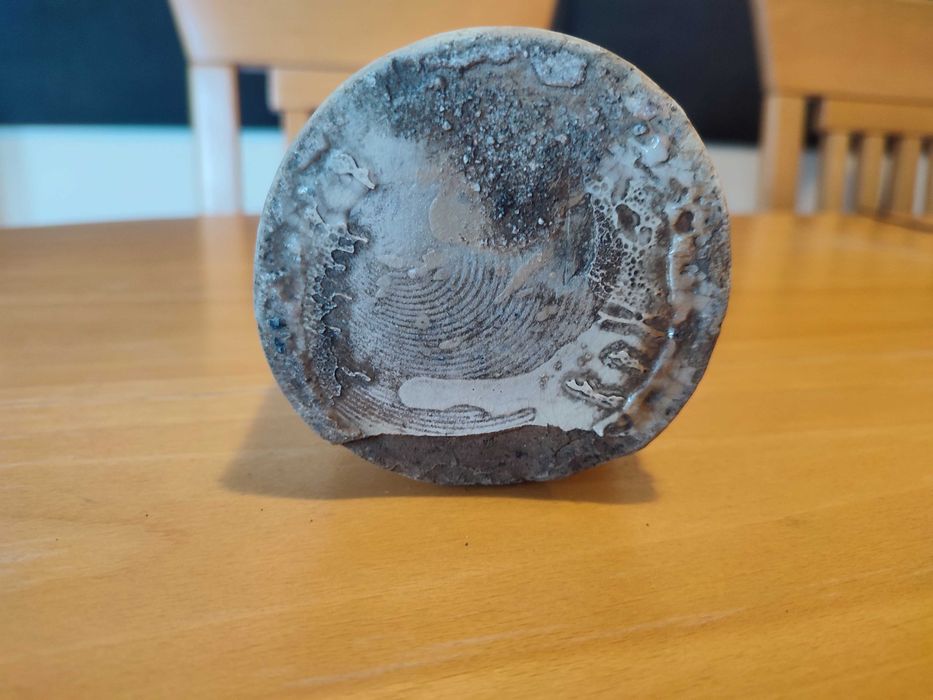 Butelka ceramiczną z tłoczeniem, oryginalnym zamknięciem