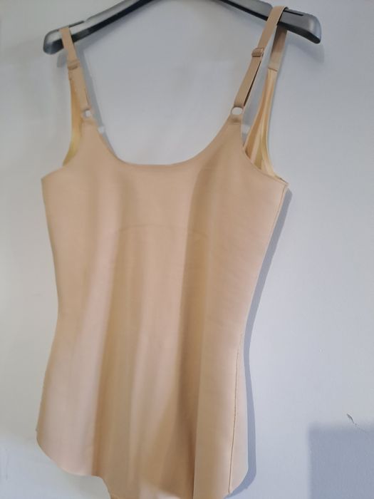 Roupa interior modeladora tam. L
(Chantelle)