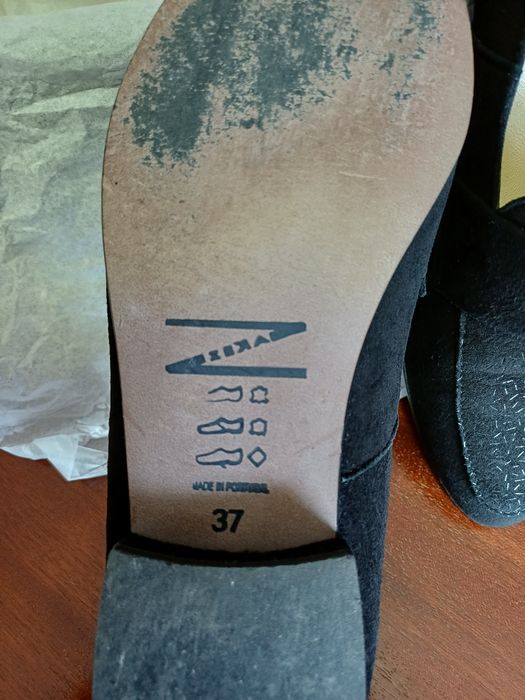 Sapatos pretos camurça
