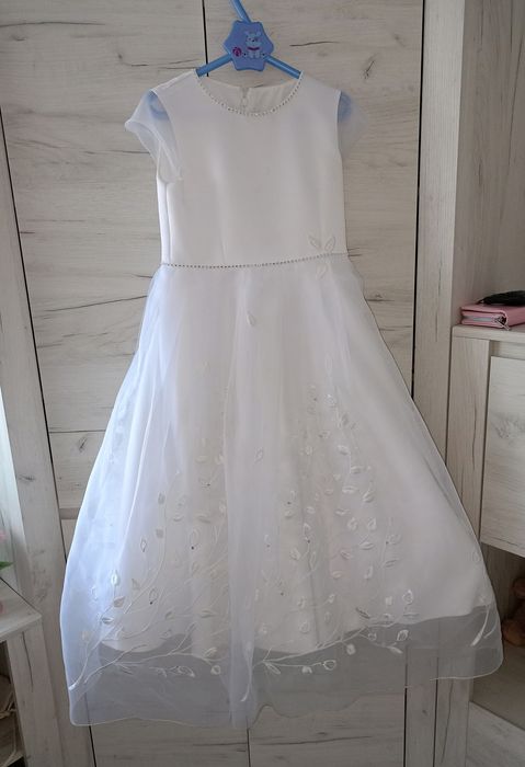 Przepiękna sukienka komunijna rozmiar 134/140 cm.