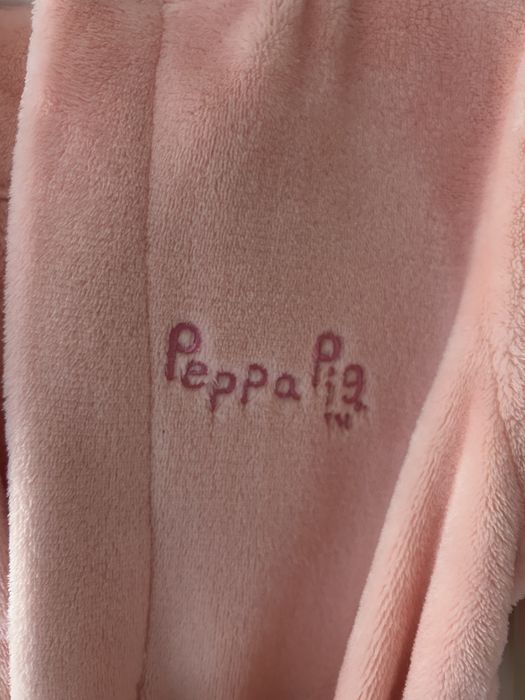 Śliczny szlafroczek dziewczęcy z kapturem Świnka Peppa