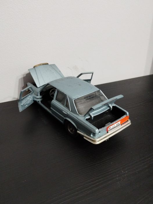 Mercedes 450 SEL S-Klasa W116 Sklala 1:24 Bburago