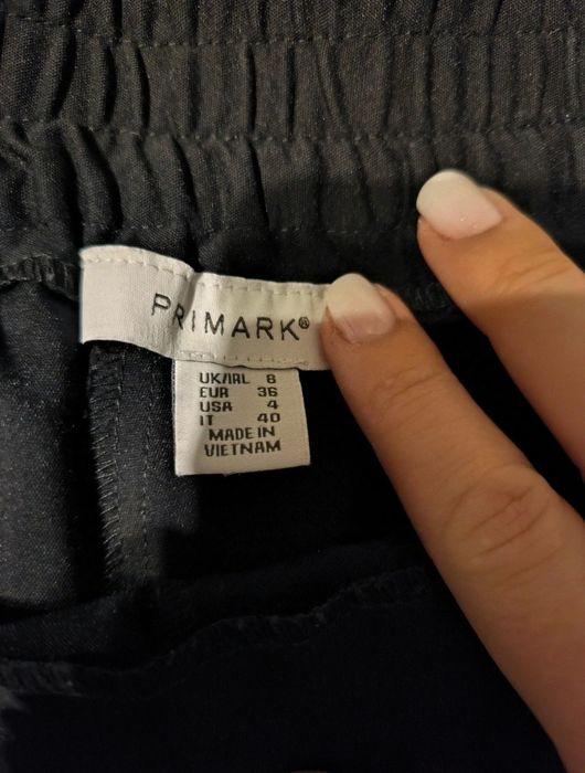 Czarne spodenki zapinane z boku na zamek Primark 36