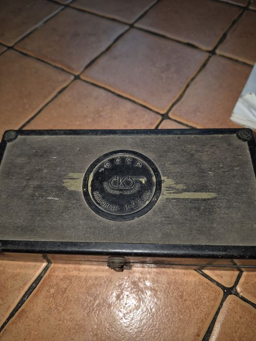 Мікромітер з футляром