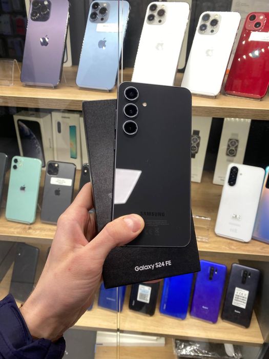 Samsung s24 FE 8/256gb идеал с коробкой
