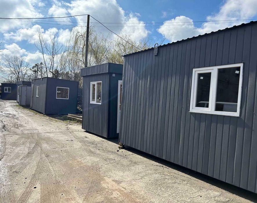 В наявності вагончики,пости охорони,побутівки,на металевому каркасі.