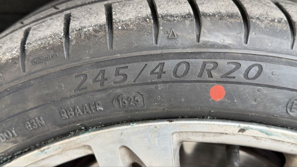 Opony CEAT 245/40r20