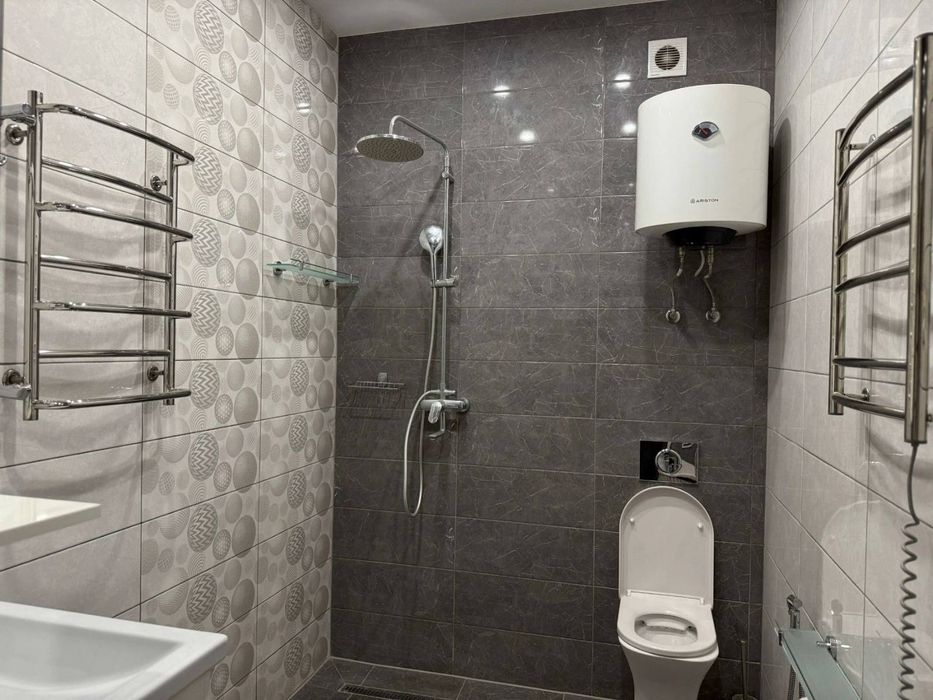 Продам 2х ком. полнометражную кв-ру в центре, ул. Сталеваров 4/4