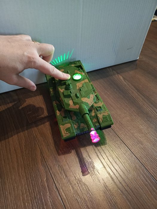 Czołg zmieniający się w robota dla dzieci